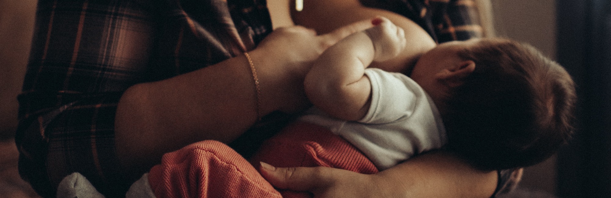 baby breastfeeds comfortably